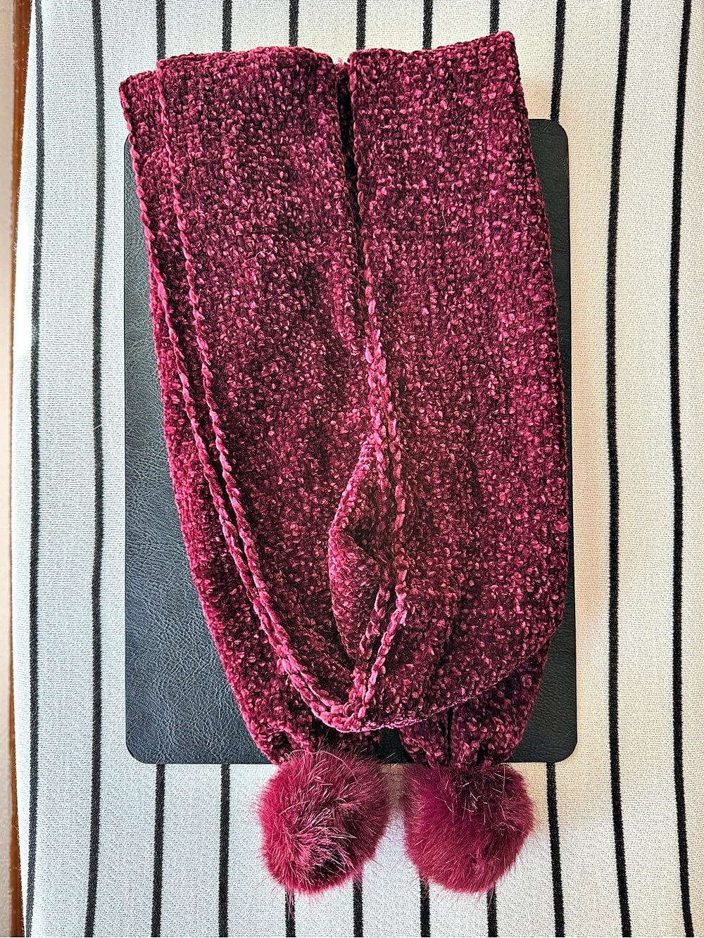 H&M Burgundy Knit Scarf with Pom-Poms Like New